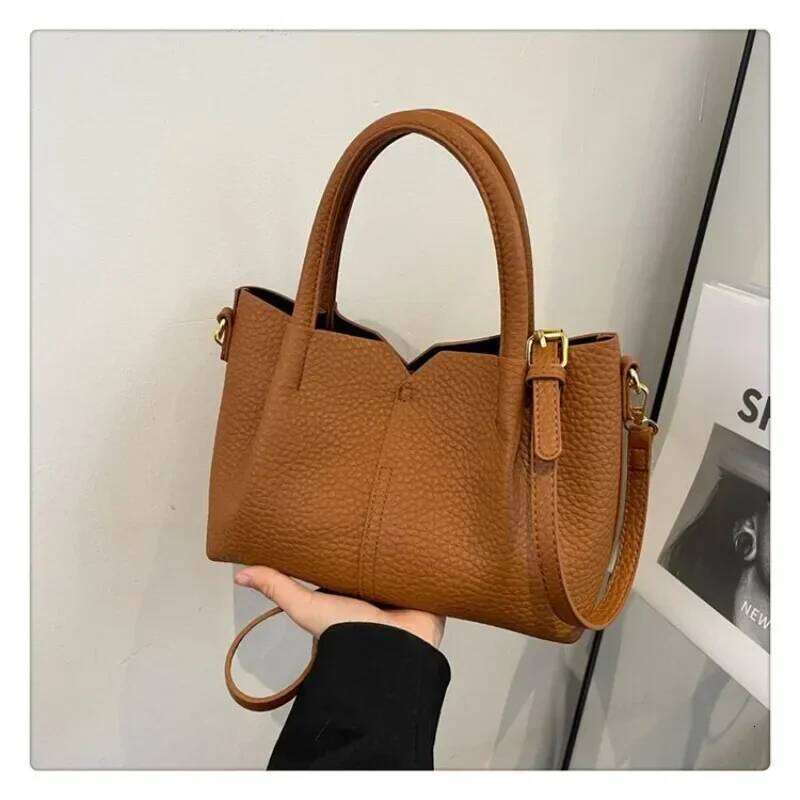 New Ladies Stylish Retro Crossbody High End Handbag Combo Multi Functional Purse Bucket Tote For Daily Use