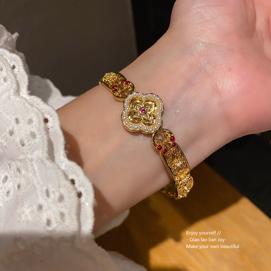 Gold - Toned Bangle With Textured Finish, Sparkly Crystal Accents Delicate Daily & Luxe Jewelry Gift For Her High - Quality And Elegant Accessory