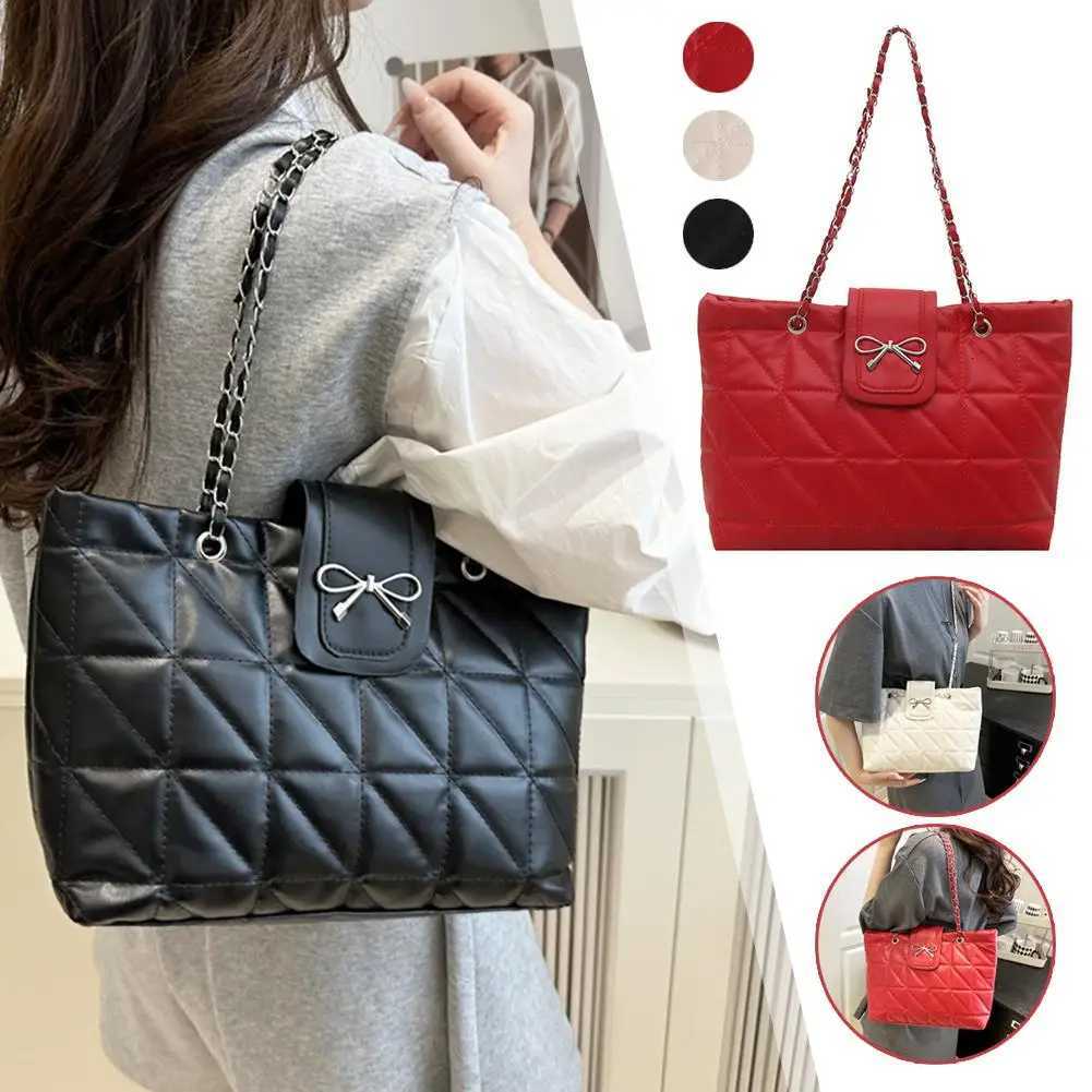 Large Capacity Tote Bag for Women Trendy Shoulder Hobo Hand Carry Aesthetic Chic Versatile Purse for Everyday Essentials Z250911