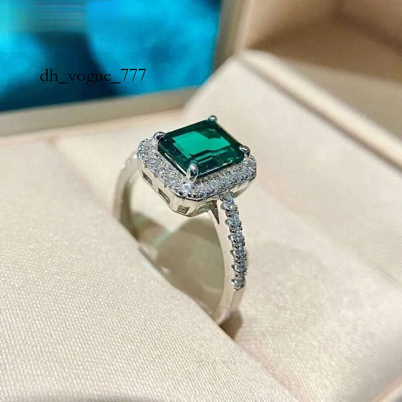 Cluster Rings UMQ Vintage Sterling Sier Created Moissanite Emerald Gemstone Engagement Wedding Ring Fine Jewelry Wholesale