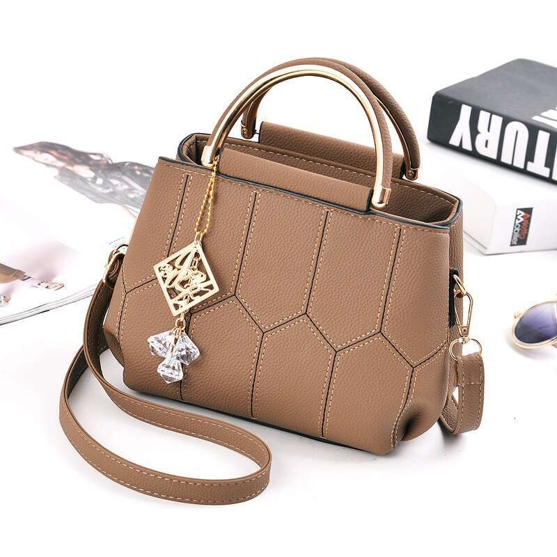2023 New Single Shoulder Diagonal Straddle Bag Versatile Women's Handbag