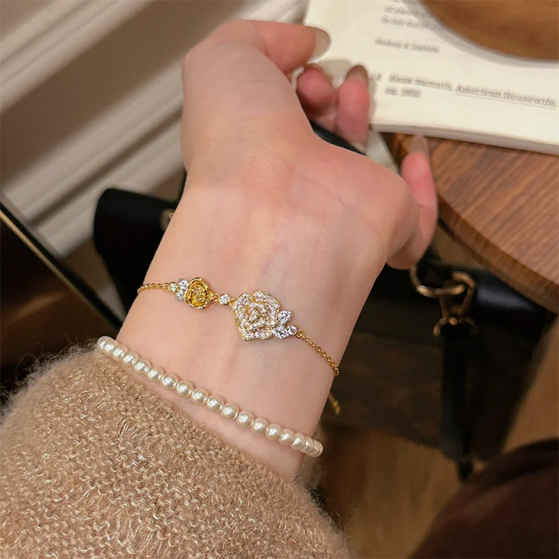 Luxury Brand Designer Jewelry Xiaohongshu Same Style Rose Camellia Inlaid Diamond Bracelet For Women 2024 Little Style Versatile Luxury Rose Flower