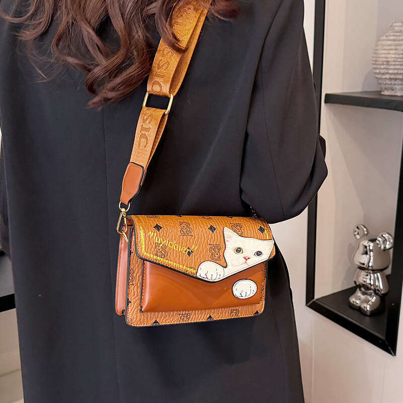 Fashion Designer Bags Crossbody Bag 2025 New Cute Cartoon Cat Printed Trendy Small Square Bag for Women Single Shoulder Crossbody Wide Strap Bag Commu