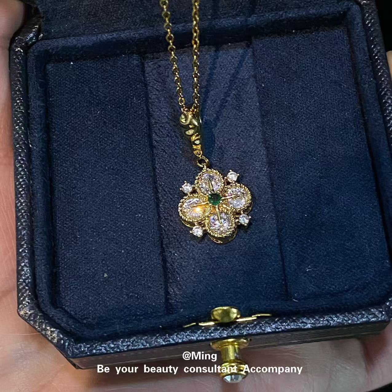 Luxury Brand Designer Jewelry Design Sense Four-Leaf Flower Necklace For Women Pendant Wholesale Jewelry Inlaid With Diamonds Collarbone Chain Simple 