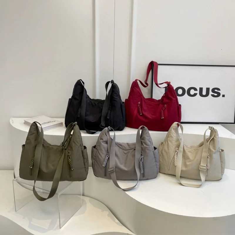 Summer Women Solid Color Shoulder Bag Fashion Lightweight Versatile Travel Crossbody Bag Commuter Nylon Large Capacity Hobo Bag W250911