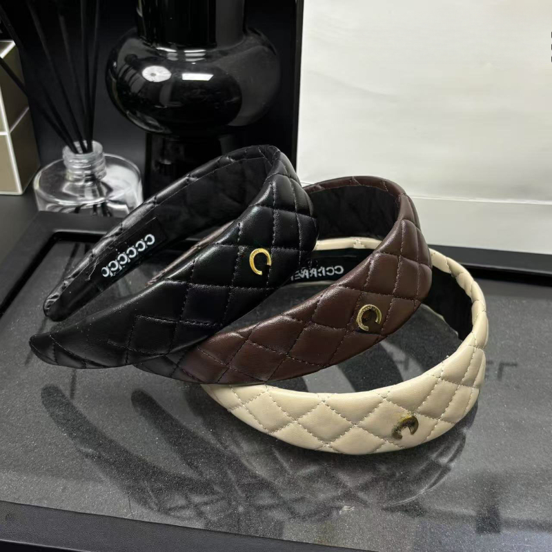 Women's Designer Headband Retro Headband High-quality Leather Headband To Enhance The Top of The Skull Wide-brimmed Headband Simple Temperament