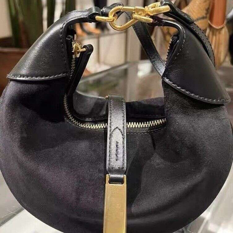 Women's Bags Style High End Niche Design Underarm Autumn And Winter New Fashion Versatile Shoulder Messenger Bag