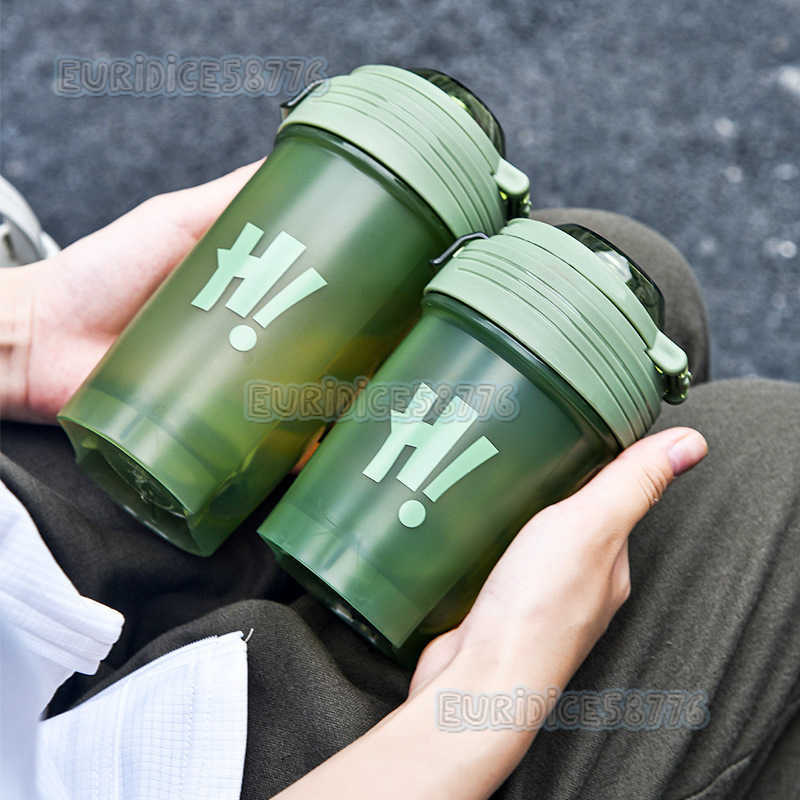 Creative Handheld Milkshake Shaker Cup Outdoor Sports Fitness Portable Large Capacity Plastic Protein Powder Mixing Cup H250911