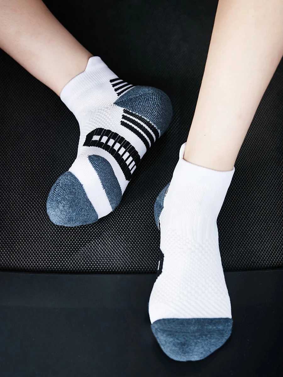 3 Pairs Men Towel Bottom NonSlip Running Socks Professional Fitness Sports Socks Short QuickDrying Basketball Socks D250911