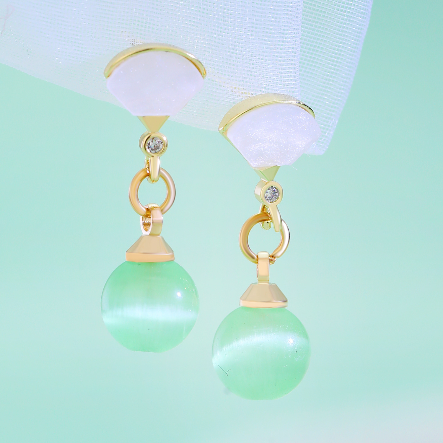 French Light Mother-Of-Pearl Pearl INS Design Sense Small Skirt Earrings New Chinese Style Fan-Shaped Ear Jewelry