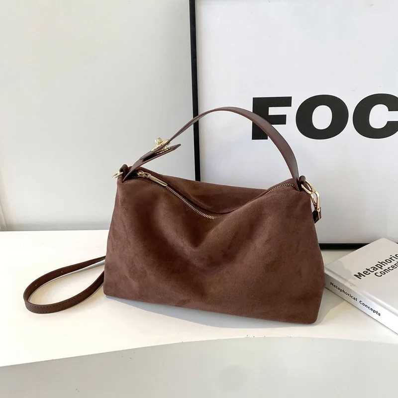 Vintage Fashion Underarm Bag Crossbody Bags for Women Shoulder Bags Large Capacity Versatile Purse and Handbags Designer Bag Z250911