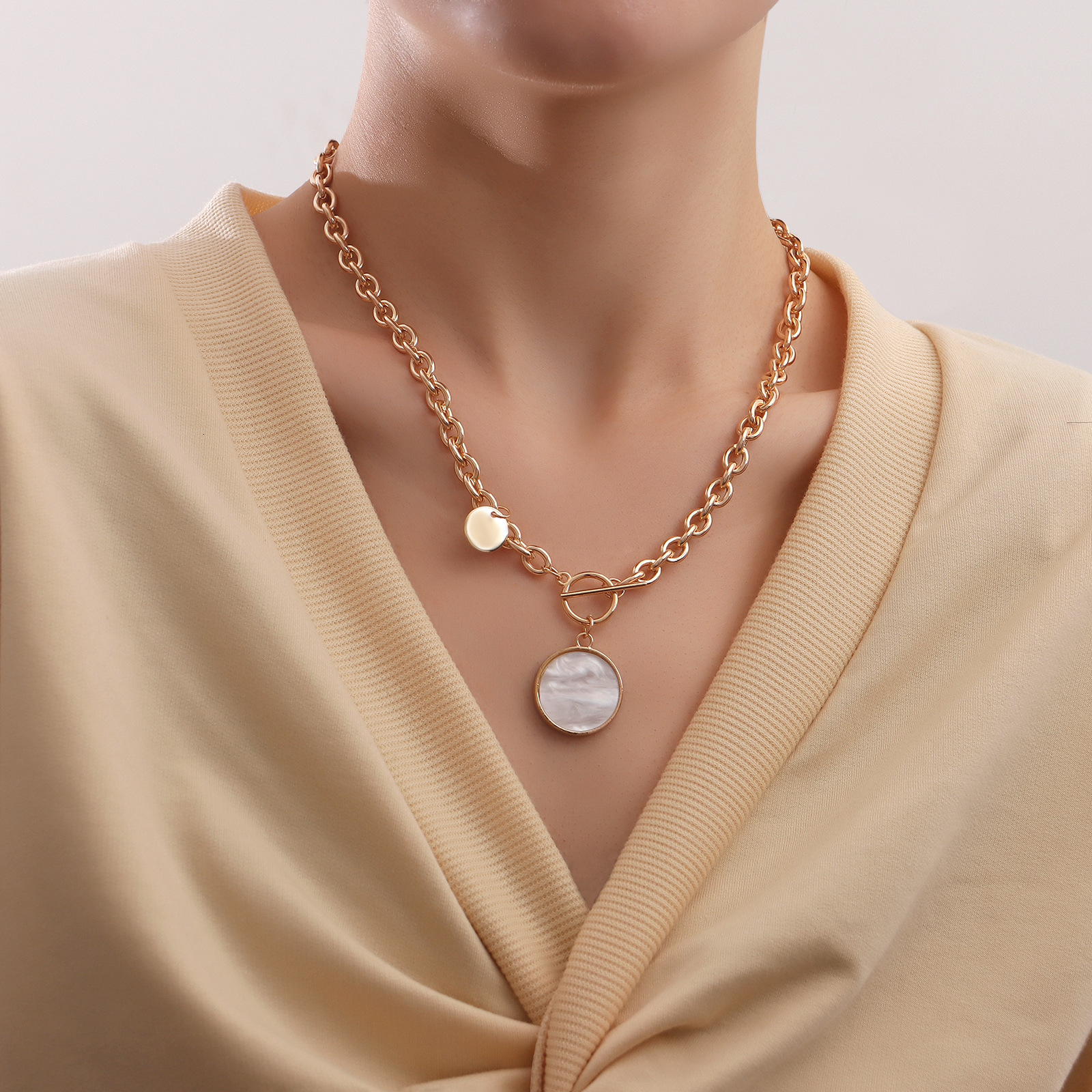 Jewelry Punk Clavicle Niche Design Mother-of-Pearl for Women Trendy Alloy Sweater Chain Necklace
