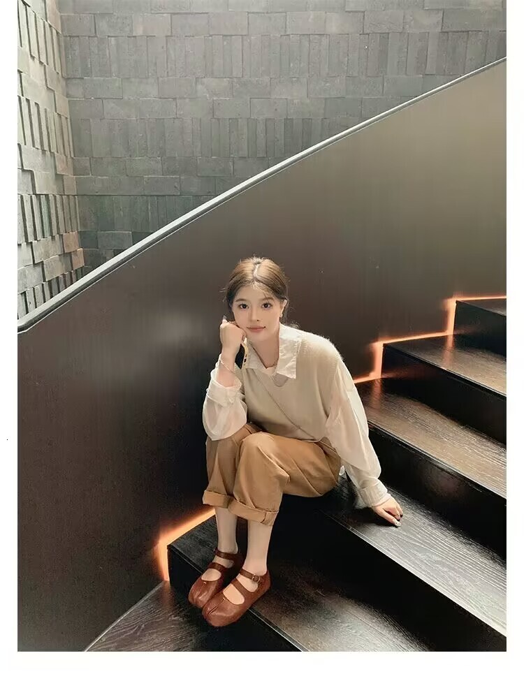 Toe split style women's shoes autumn new designer women's shoes double row straight buckle with Japanese style pig hoof flat bottom shallow 