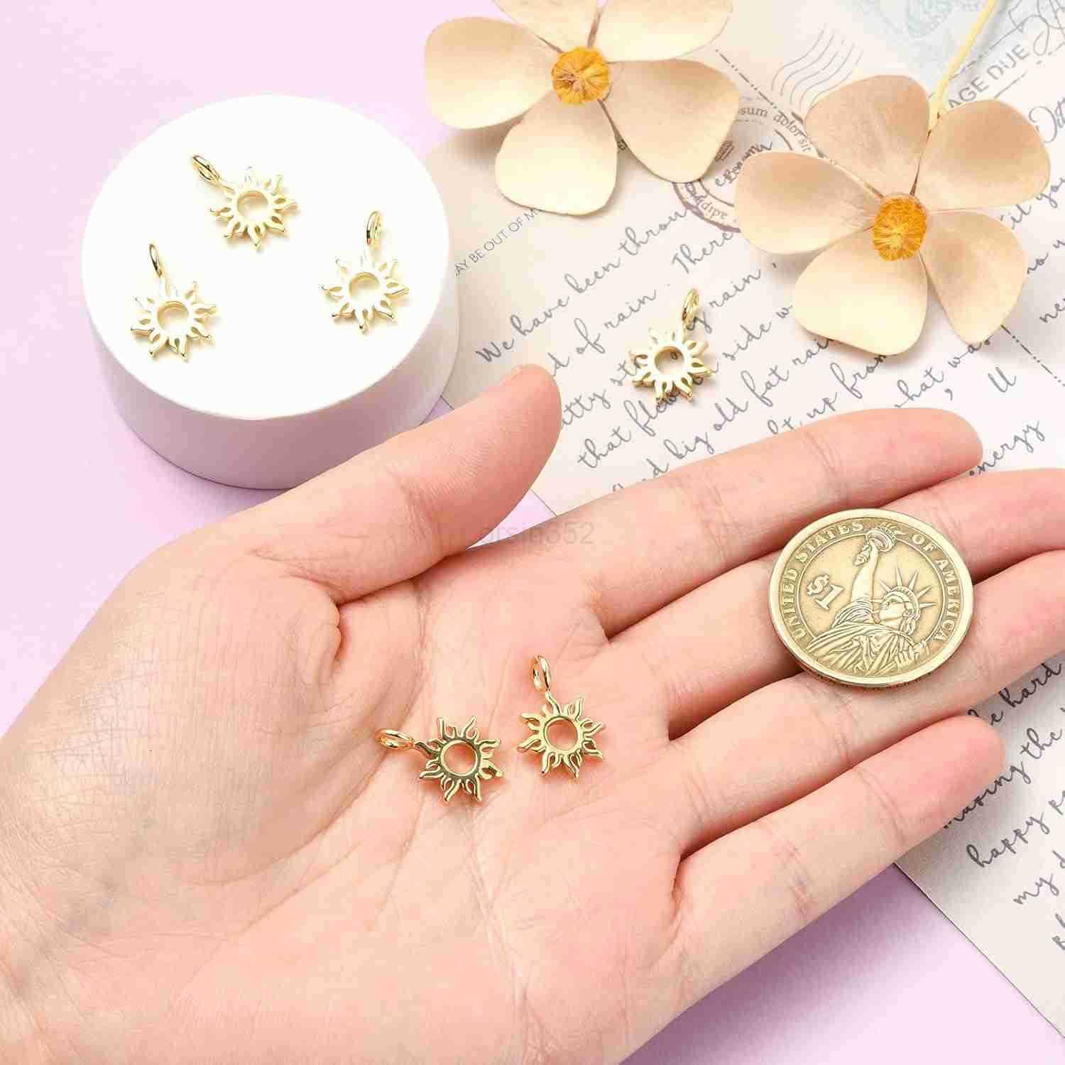 8 Pcs Brass Sun Charms Golden Celestial Charms 14K Gold Plated Sunshine Charms for DIY Craft Keychain Necklace Earring Bag Jewelry MakingW250911