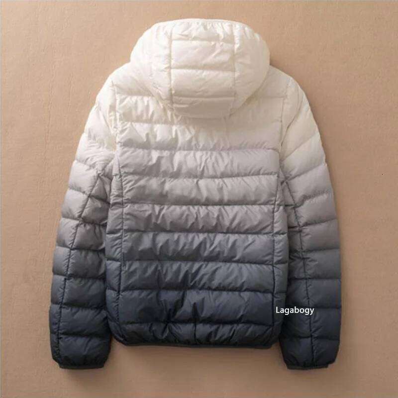 Lagabogy 2025 Winter Women 90% White Duck Down Coat Ultra Light Oversize Puffer Jacket Female Short Hooded Gradient Color Parkas