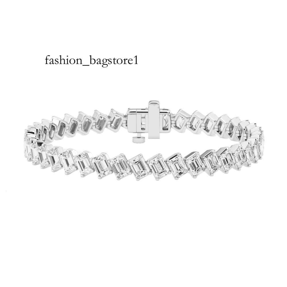 Emerald Cut Moissanite Dia Studded Starling Sier Luxurious Hand Made Classic Bracelet Jewelry for Women