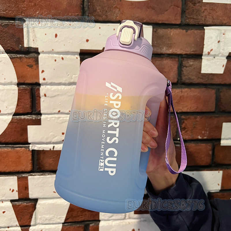 Large Capacity Water Bottle for Women Gradient Color Water Sports Men Fitness with Handle American Style Outdoor Student Cup H250911
