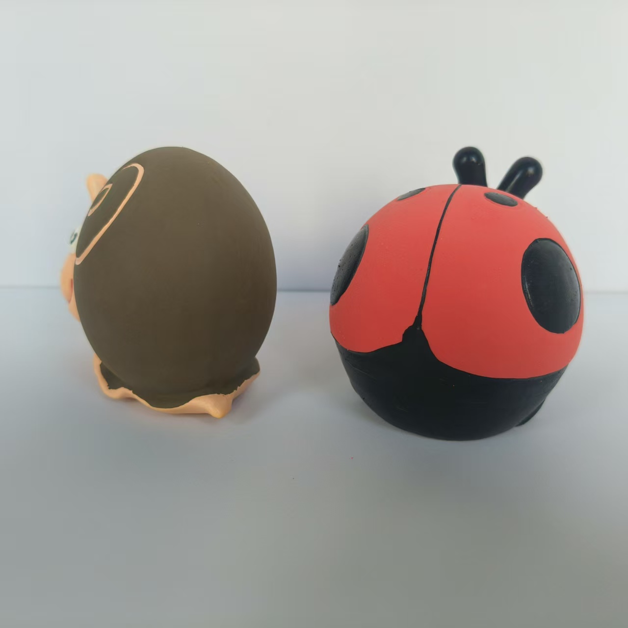 Latex Interactive Snail Dog Toy Soft Natural Rubber Screaming Ladybird Dog Toys for Playing and Chewing Puppy Toy with Bright Color for Small Dogs 2pc