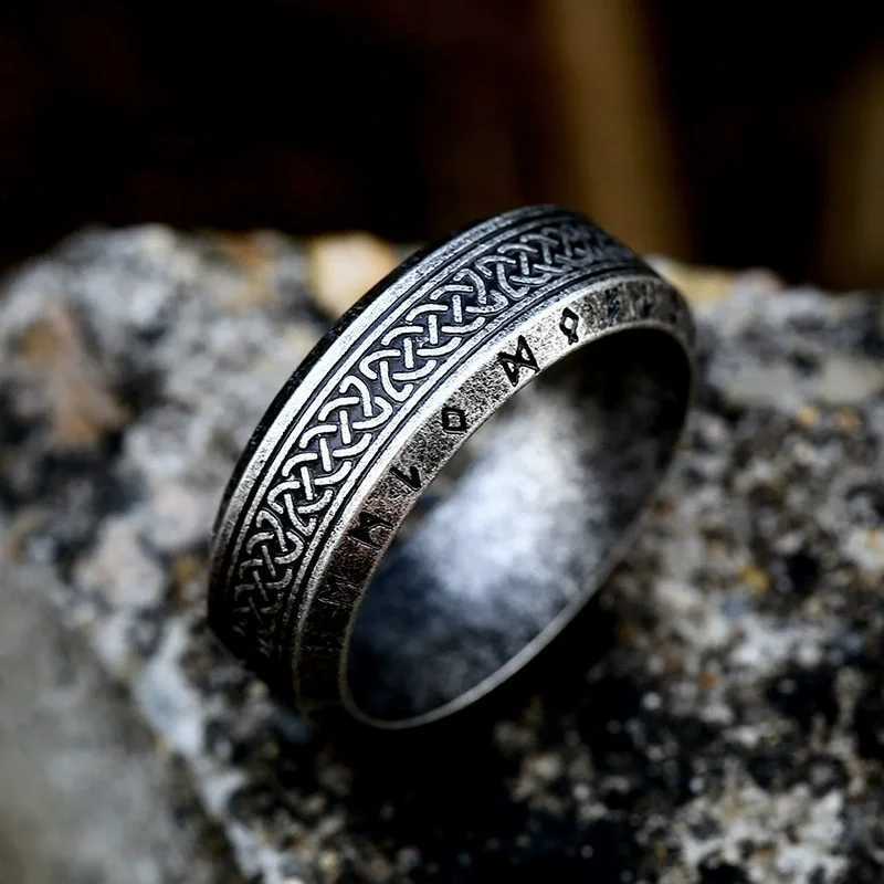 YILUOCD Stainless Steel Viking Runes Ring for Men Women Vintage Nordic Celtic Knot Rings Odin Letter Amulet Jewelry Wholesale W250911