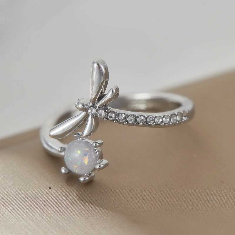 Bohemian Charm Female White Fire Opal Round Stone Dragonfly Open Ring Silver Color Cute Gift Wedding Jewelry Rings for Women W250911