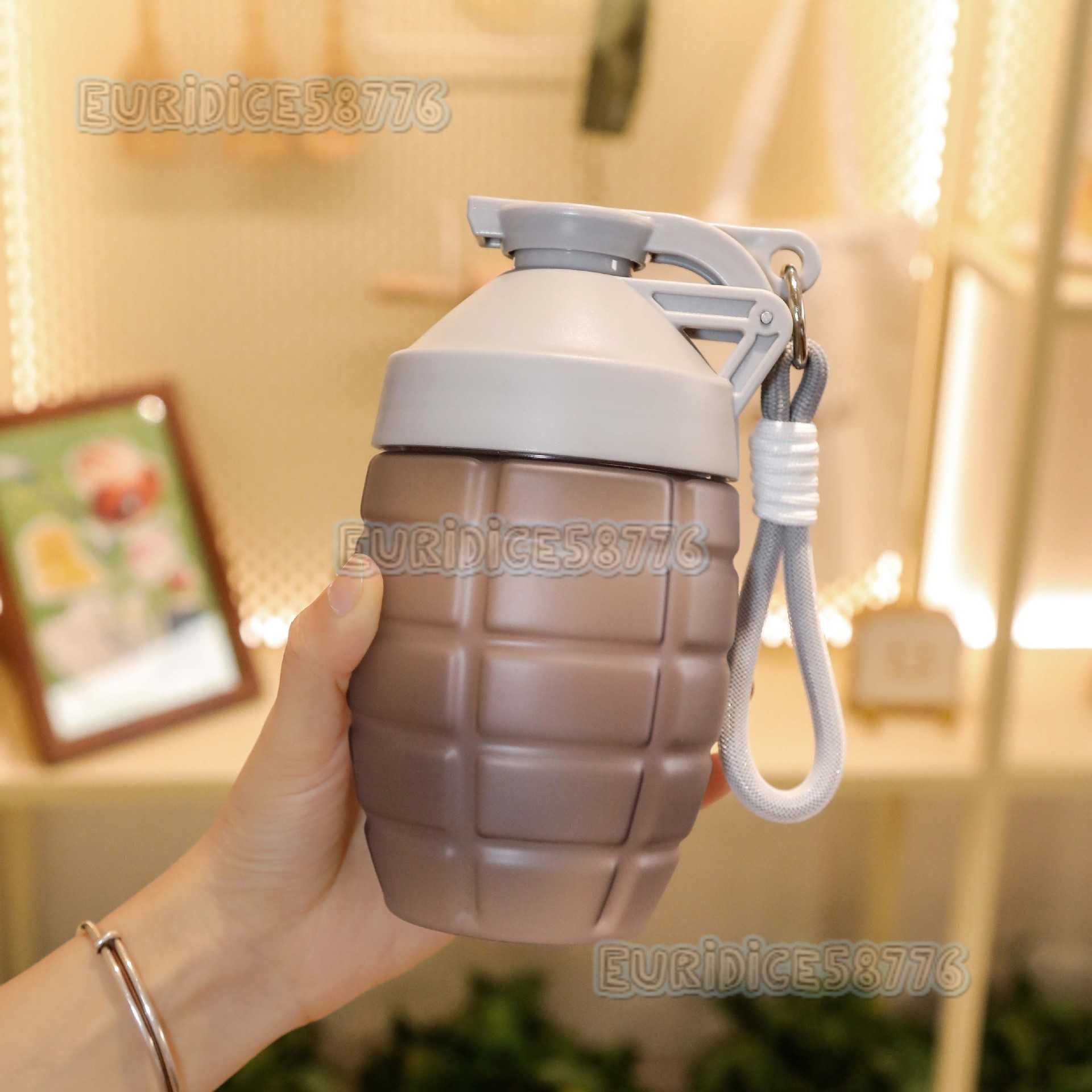 Creative Shaker Cup with Handle for Protein Powder and Milkshake Plastic Cup for Summer Sports and Fitness 600ml Pineapple Cup H250911