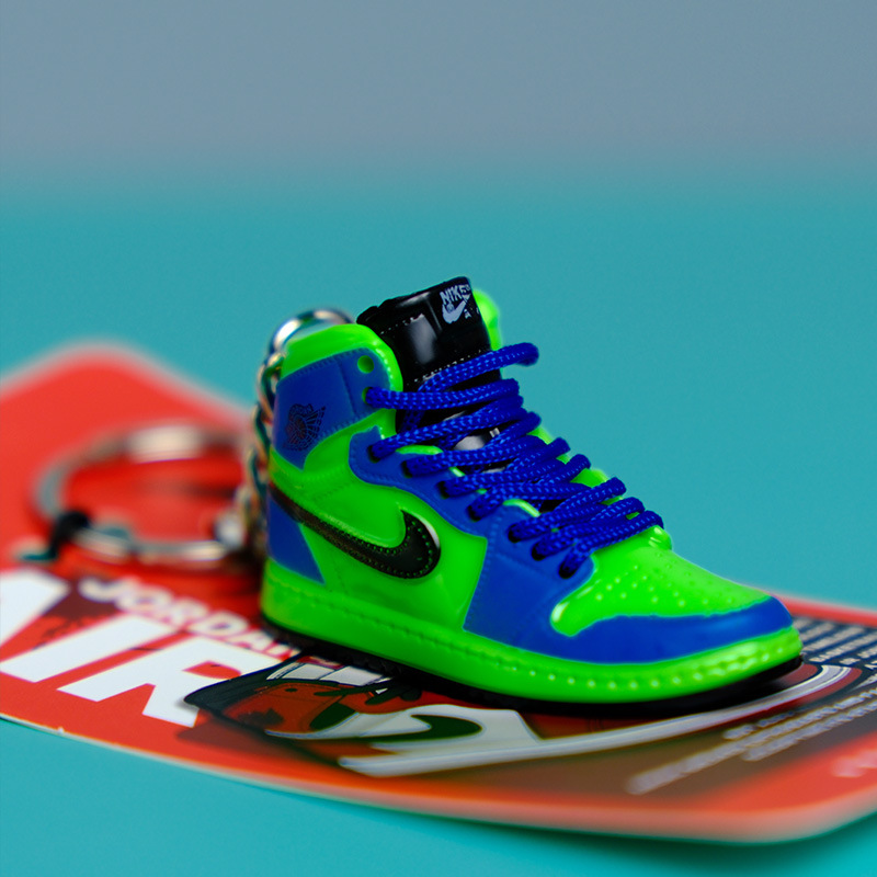 Sneaker Keychains Miniature Sneaker Shoe Charm Collectible Backpacks Car Keys Gift Sports Fan Accessories Decorative Keyring