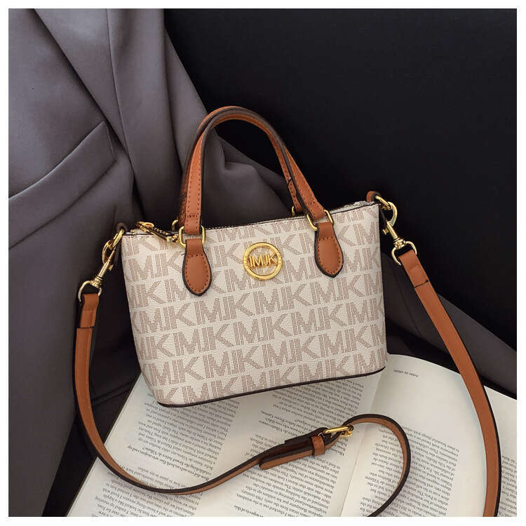 Vintage Designer Bag Small Shoulder Bags Fashionable Women's 2025 New Handbag Small Square Casual Shoulder Crossbody Bag for Women