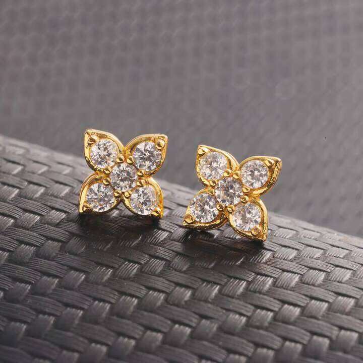 Trendy VVS1 D Moissanite Earrings S Sterling Sier Round Brilliant Cut Four Leaf Flower Stud Design Fashionable Gift