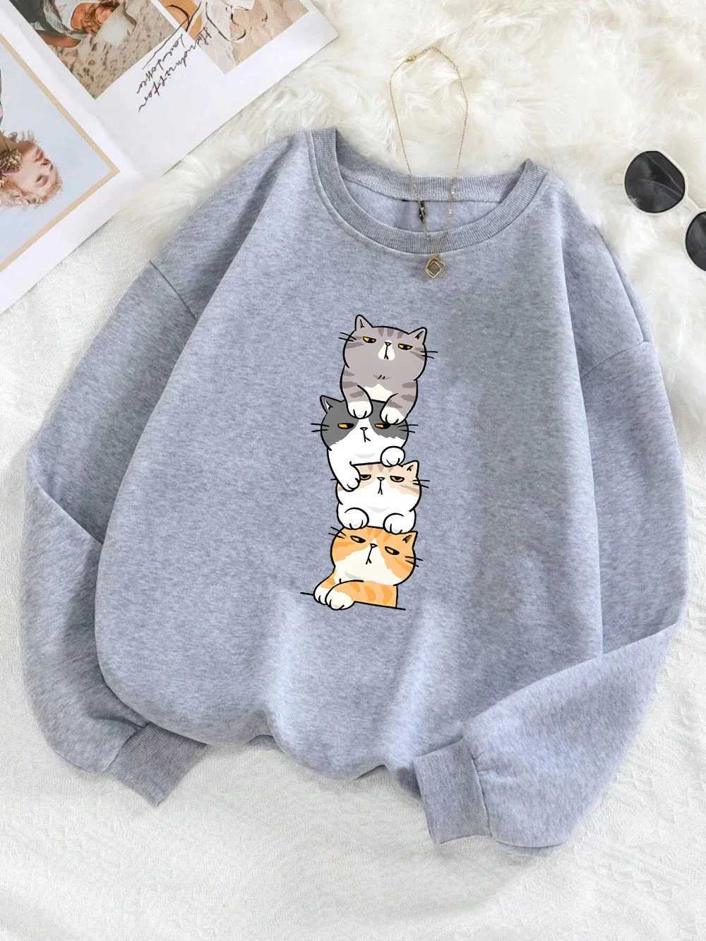 2025 Four Cats Playing on Top of Each Other Prints Hoodie Women Autumn Winter Sweatshirt Basics Pullover Casual Women ClothesZ250918