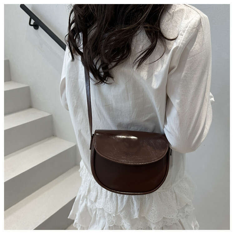 2025 New Women's Saddle Single Shoulder Strap Underarm Simple Design Crossbody Designer Bags Bag Handbag