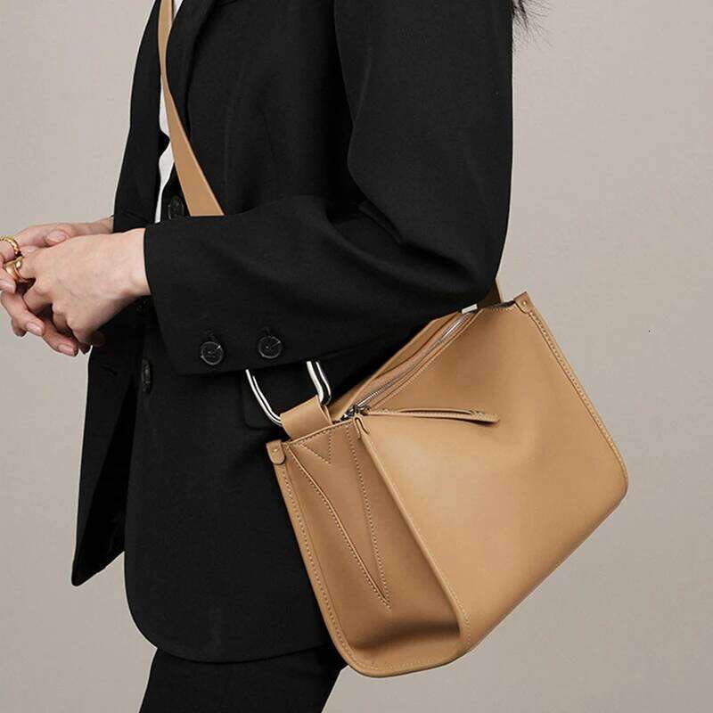 New Cowhide Women's Fashion Rivet Adjustable Shoulder Strap Woman Crossbody Bags Genuine Leather Female Casual Bag