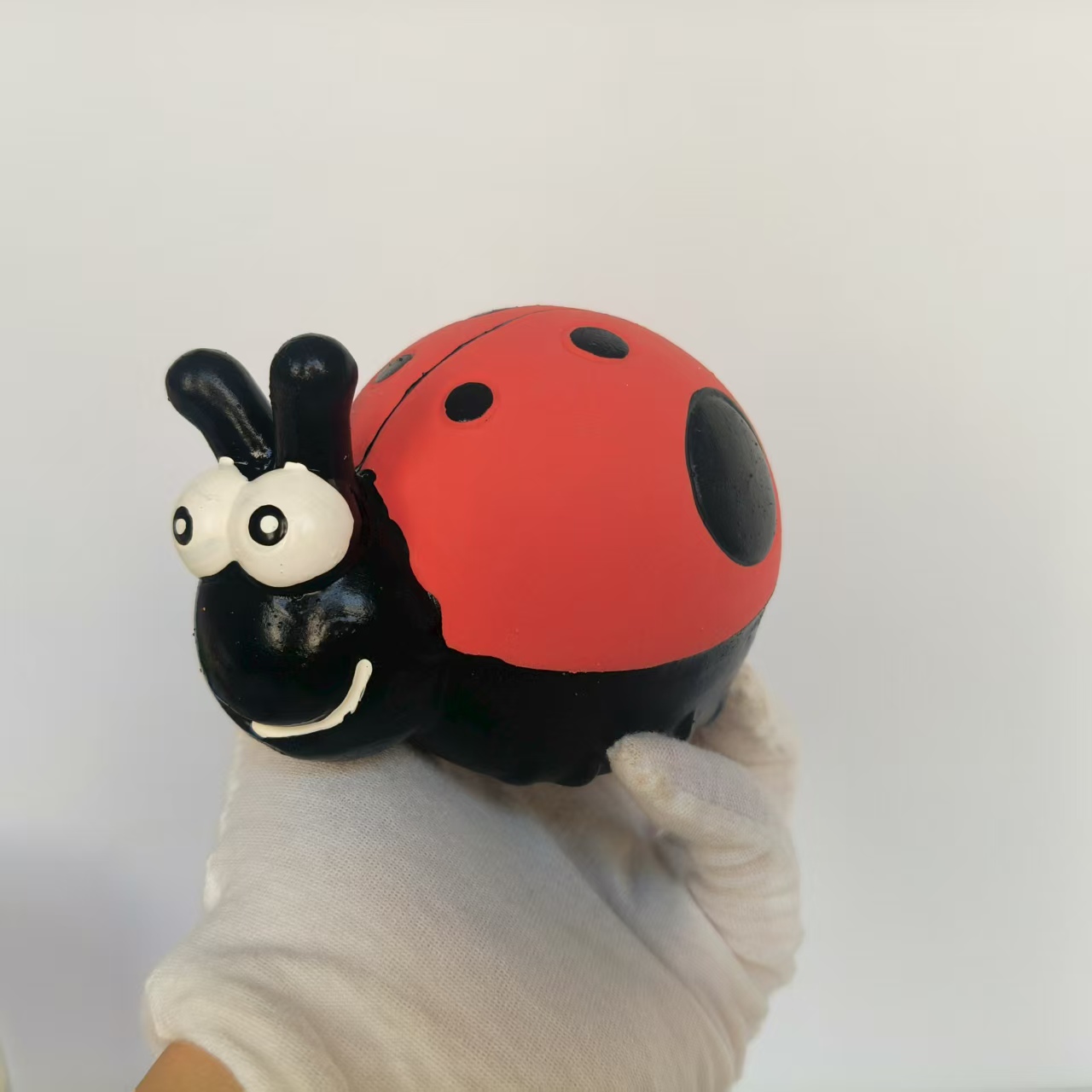 Latex Interactive Snail Dog Toy Soft Natural Rubber Screaming Ladybird Dog Toys for Playing and Chewing Puppy Toy with Bright Color for Small Dogs 2pc