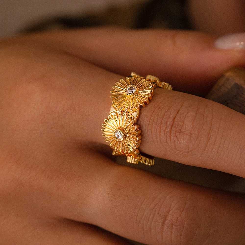 Nivora Fashion Copper Opening Rings For Women Sun Flower Rhinestone Women Finger Rings Vintage Gold Color Rings Jewelry Gifts W250911