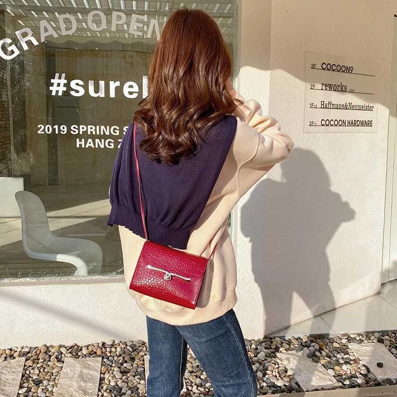 High Quality Ladies Bags 2022 New Trend Trendy Shoulder Bag Crocodile pattern Messenger Bag Leather Solid Color Small Square Bag W250911