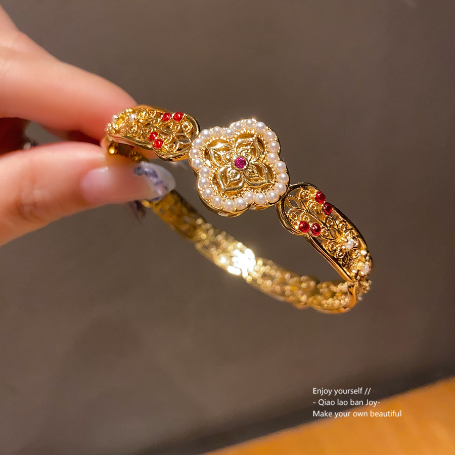 Gold - Toned Bangle With Textured Finish, Sparkly Crystal Accents Delicate Daily & Luxe Jewelry Gift For Her High - Quality And Elegant Accessory