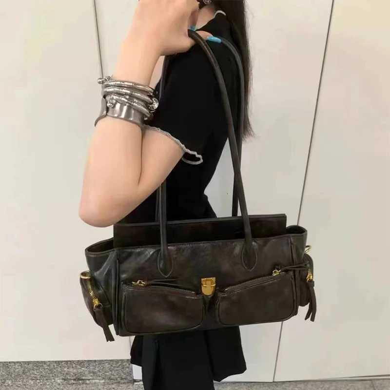 Vintage Underarm Bag For Girl Versatile Handbag Multipocket Motorcycle Bag Luxury Designer Handbag Spaghetti Strap Leather Bag W250911