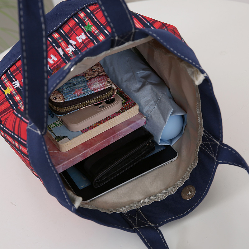 Casual Simple Handheld Free Shipping Canvas Designer Bag Luxury Bag Bag New Versatile Cartoon Bear Large Capacity Stylish Personality Commuter Lunch B