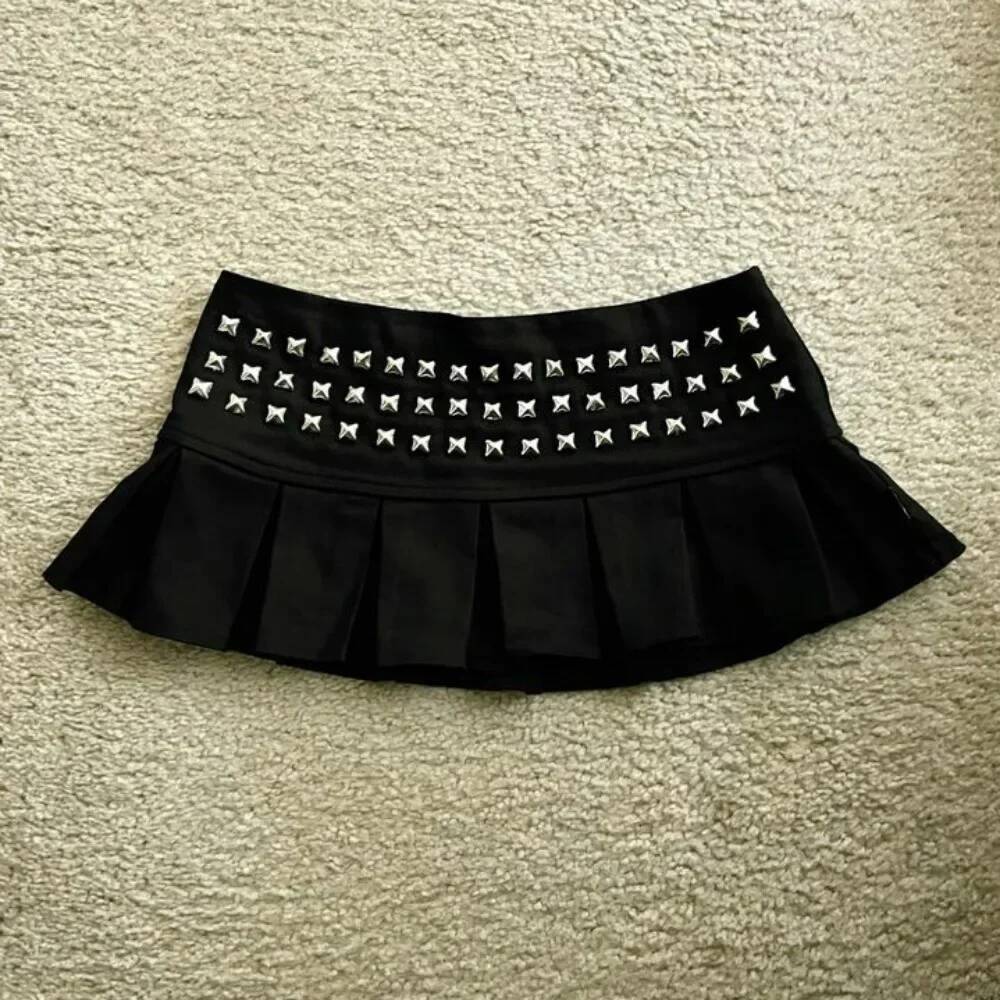 Y2k Clothes Gothic Punk Studded Mini Haruku Sexy Ultra Short Rivet Pleated Hot Girl Kawaii Skirt Womens Clothing dongdumaoyi