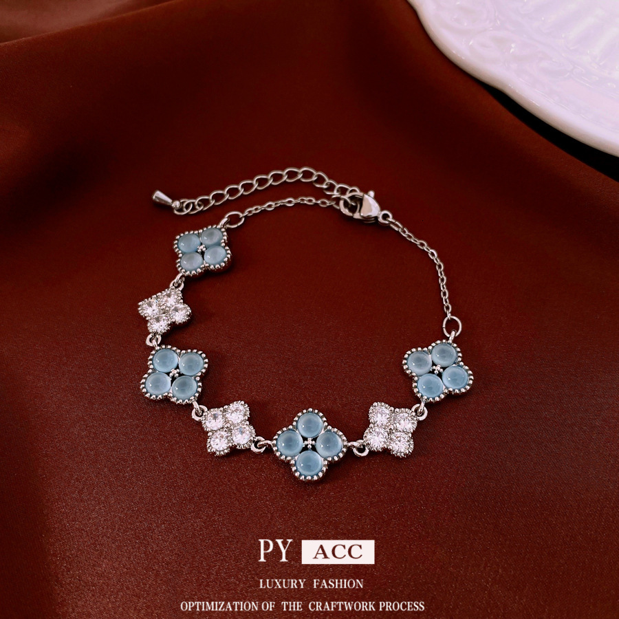Luxury Brand Designer Jewelry Fresh Zircon Four-Petal Flower Pendant Bracelet Light Luxury Style Sweet Temperament Bracelet Simple Exquisite Versatile
