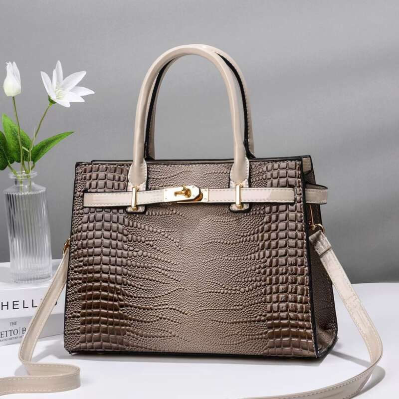 Niche Design High-End Sense Large Capacity Women's Green Bag Light Trendy Brand Crossbody Handbag