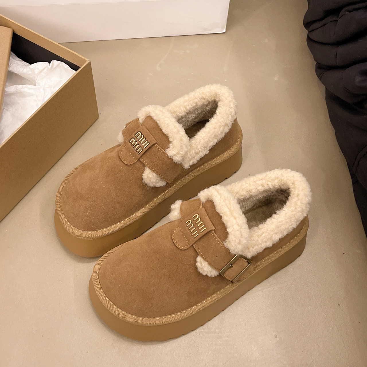 designer boots Thick Soled 2025 new Short Snow Boots Women Fleece Lined Warm Slip-On Loafers Cotton Shoes