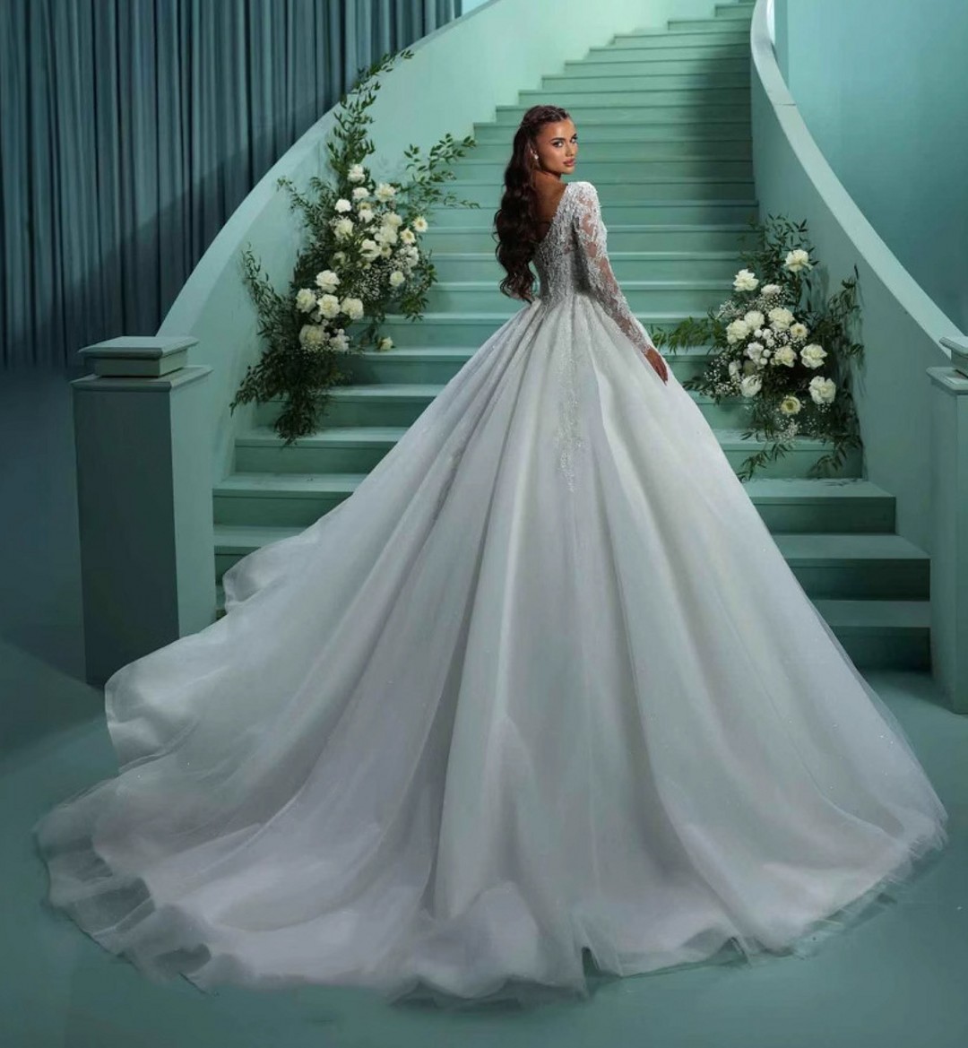 2026 Exquisite Wedding Dress Sweetheart Long Sleeves Princess Ball Gow Lace Up Sequins Church Bride Bridal Gowns Arabic Vestido De Noiva