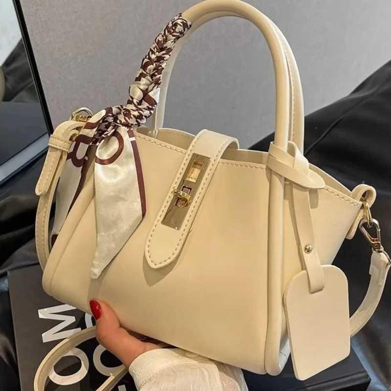 Ladies Largecapacity Soft PU Purecolor Handheld Shopping Messenger Bag Highquality Handbag Elegant Ladies Bucket Bag Z250911