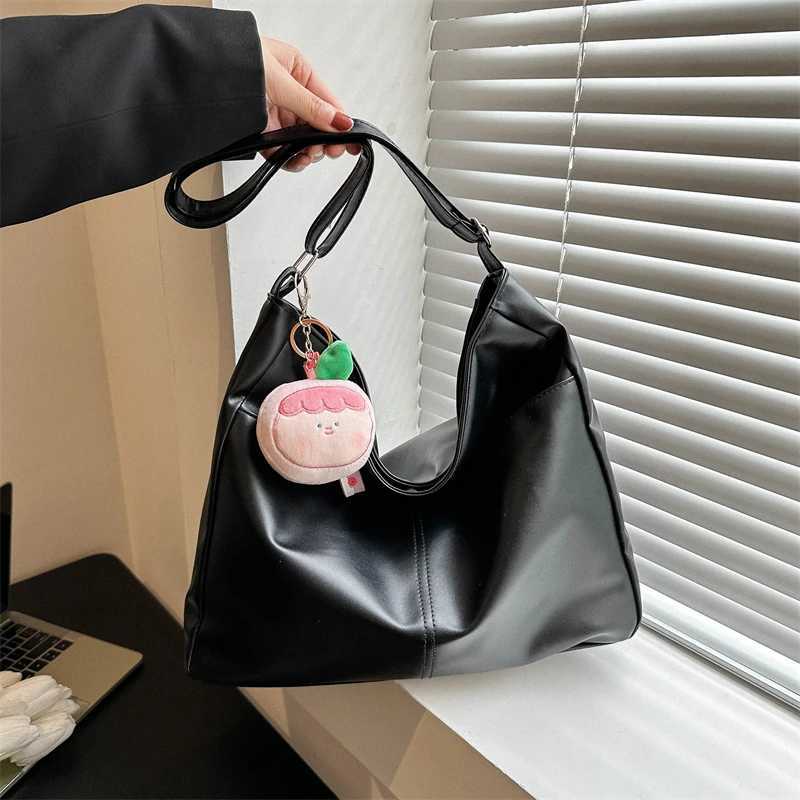 Faionable Large Capaci Buet Bag Womens oulder Bag Commuter Crossbody Bag Soft PU Leather Zipper Closure Casual Sle Z250911