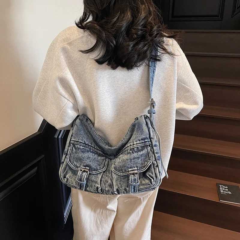 Womens Designer Denim Bag Retro MultiPocket Crossbody Shoulder Bag with Unique Style Fashionable Denim Handbag for Women W250911