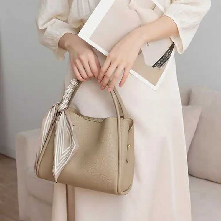 Hong Kong Best Selling Womens Handbag 2024 New Genuine Leather Buet Bag Small Crossbody Bag Market Trend Soft Handle Z250911