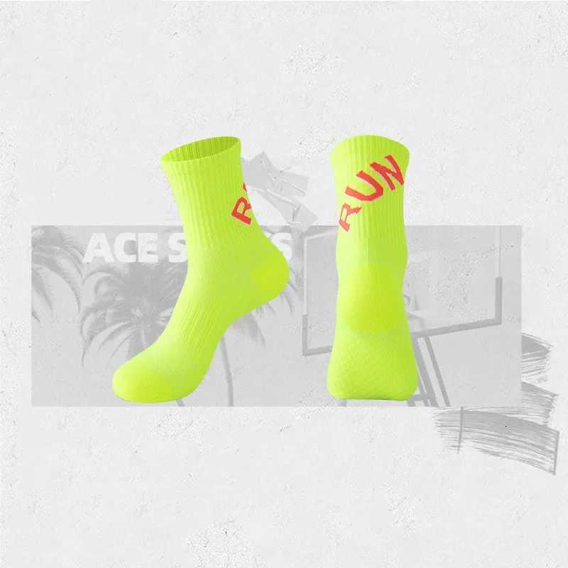 Running Socks Unisex Men Women Middle Cylinder Quickly Dry Outdoor Sports Marthon Bike Riding Fitness Training Crew Socks D250911