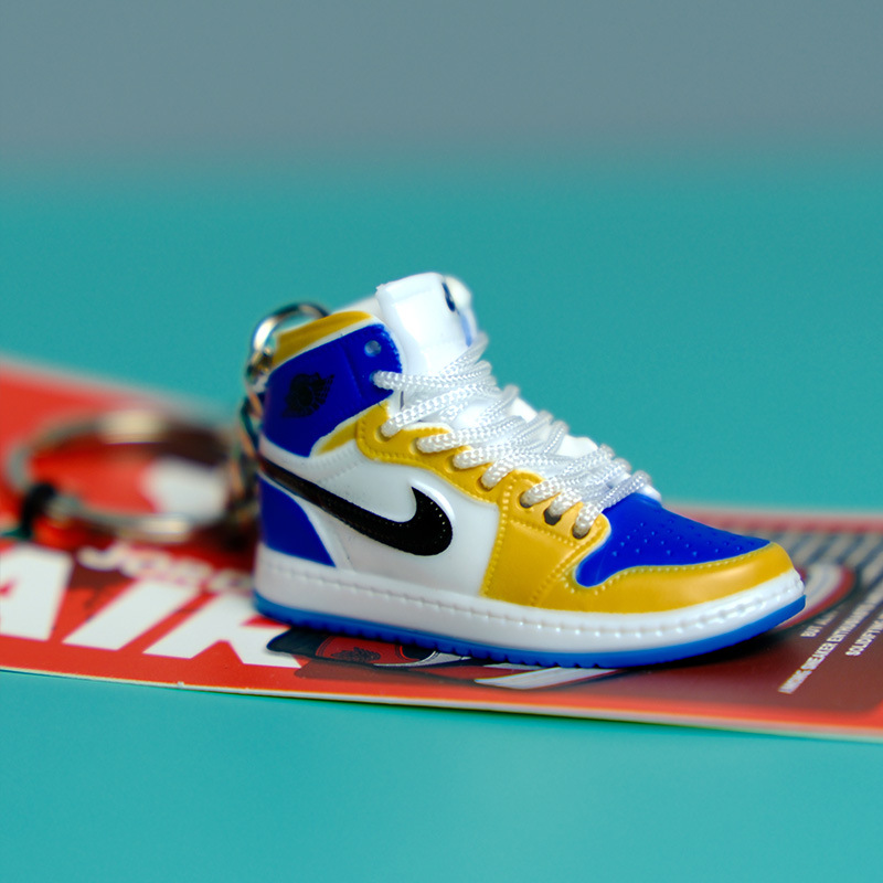 Sneaker Keychains Miniature Sneaker Shoe Charm Collectible Backpacks Car Keys Gift Sports Fan Accessories Decorative Keyring