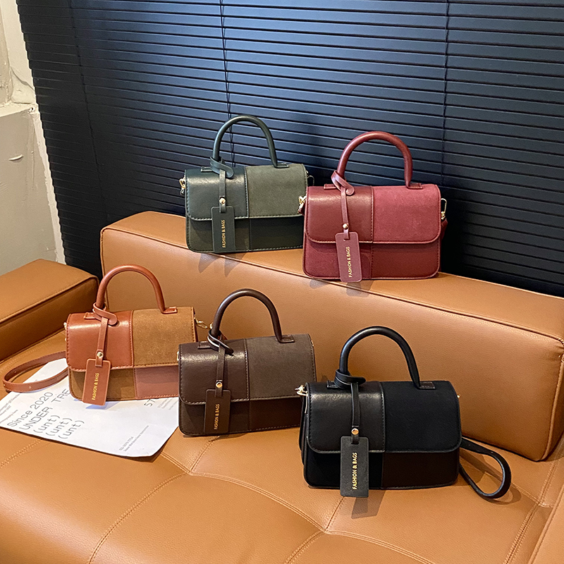 2025 girls' fashionable shoulder bag with simple design, daily multifunctional small square shape, ladies' high-end elegant classic bag, lux