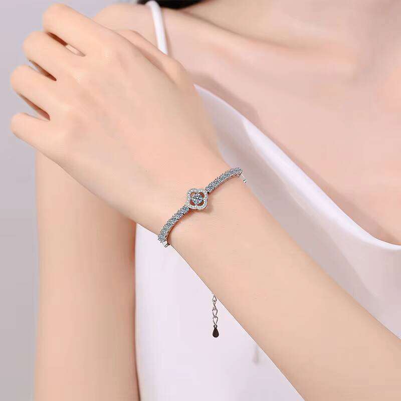 S Sterling Sier Hand-Inlaid Moissanite Four-Leaf Clover Hollow Drill Bracelet Korean Simple Hand Decoration Factory